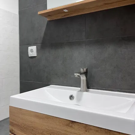 شقة Royal Racing 3